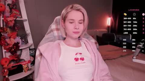 Snapshot of imnotmia chatting on November 17, 10:10 am Mia online show from November 17, 10:10 am