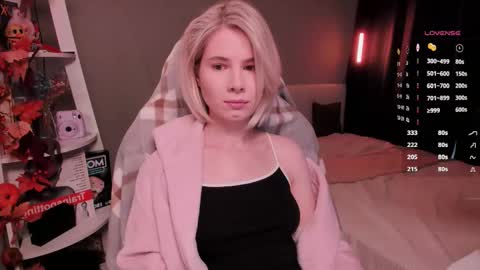 Snapshot of imnotmia chatting on November 30, 11:03 am Mia online show from November 30, 11:03 am