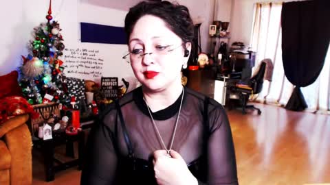 Empress online show from January 8, 2:03 pm