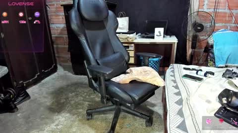 Snapshot of imperion_king chatting on December 9, 7:06 am Imperion King online show from December 9, 7:06 am