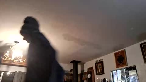 Imstuckhere online show from April 14, 7:47 am