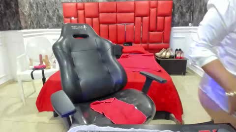 Snapshot of imyourdirtymilf chatting on November 7, 7:47 pm Karina online show from November 7, 7:47 pm