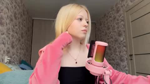 Lola online show from February 19, 11:28 am