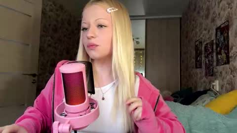 Lola online show from February 24, 11:41 am