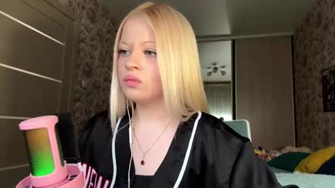 Lola online show from March 8, 9:13 am