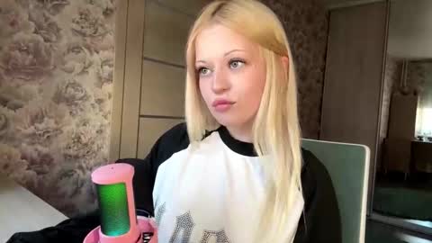 Lola online show from March 26, 12:11 pm