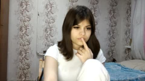 Mia online show from April 15, 3:52 pm