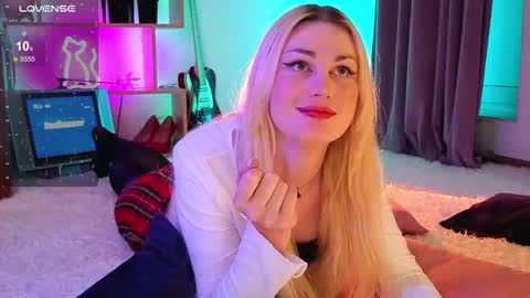 Snapshot of inchcaser chatting on February 14, 7:10 pm Dina Help me reach 100 likes online show from February 14, 7:10 pm