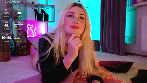 Snapshot of inchcaser chatting on February 20, 9:04 pm Dina Help me reach 100 likes online show from February 20, 9:04 pm