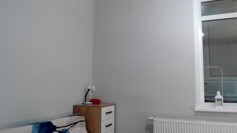 Snapshot of increible_della chatting on December 8, 6:28 pm Della online show from December 8, 6:28 pm