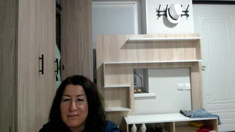 Snapshot of increible_della chatting on July 7, 5:50 pm Della online show from July 7, 5:50 pm