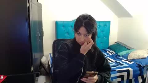 Snapshot of incubus_couple1 chatting on December 24, 10:33 am incubus_couple1 online show from December 24, 10:33 am