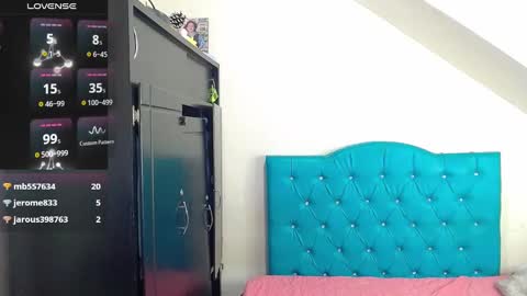 Snapshot of incubus_couple1 chatting on March 9, 8:10 pm incubus_couple1 online show from March 9, 8:10 pm