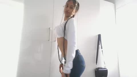 Snapshot of indanbella19 chatting on April 24, 5:10 am indanbella19 online show from April 24, 5:10 am