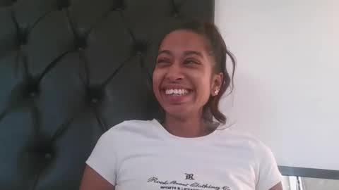 Snapshot of indanbella19 chatting on May 15, 5:14 am indanbella19 online show from May 15, 5:14 am