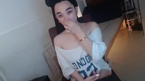 indestructabletrixie online show from March 22, 7:01 am