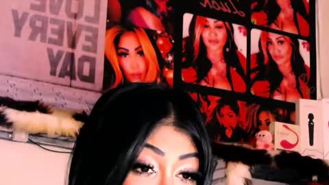 Snapshot of indian_dreamgirl chatting on September 11, 1:11 pm Bella Ambrosia online show from September 11, 1:11 pm