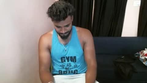 Snapshot of indianbull2023 chatting on April 20, 4:59 am indian slim boy with big for u online show from April 20, 4:59 am