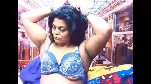 Snapshot of indiancherrypie chatting on December 20, 6:42 am indiancherrypie online show from December 20, 6:42 am