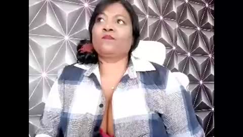 Snapshot of indiandelia chatting on October 21, 8:26 am indiandelia online show from October 21, 8:26 am