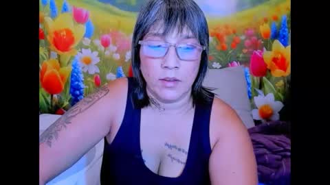indianroxy27 online show from May 21, 11:23 pm