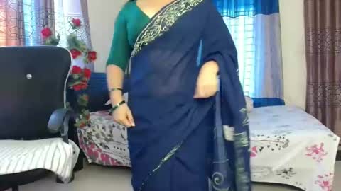 Snapshot of indiantina chatting on October 28, 5:33 am tina online show from October 28, 5:33 am