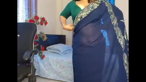 Snapshot of indiantina chatting on November 18, 5:12 am tina online show from November 18, 5:12 am