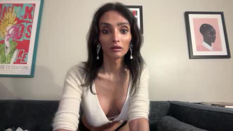 Snapshot of indiantransgirlillinois chatting on January 10, 8:27 am Indiantransgirlillinois online show from January 10, 8:27 am