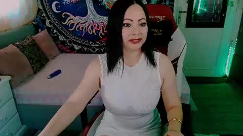 Snapshot of indica_me chatting on June 24, 6:01 am indica_me online show from June 24, 6:01 am