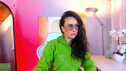 Snapshot of indigo_sativa chatting on February 1, 6:39 pm Indigo Wild online show from February 1, 6:39 pm