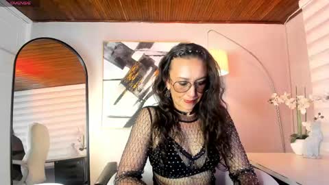 Snapshot of indigo_sativa chatting on May 9, 12:16 am Indigo Wild online show from May 9, 12:16 am