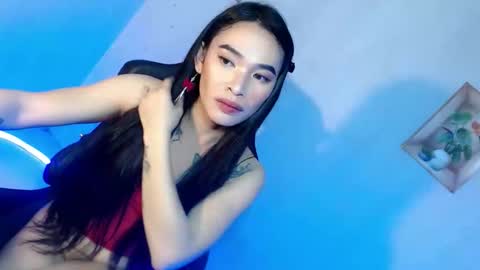 Mae online show from April 10, 6:23 pm