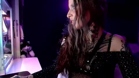 Snapshot of inesdesire chatting on December 31, 11:17 pm InesDesire online show from December 31, 11:17 pm