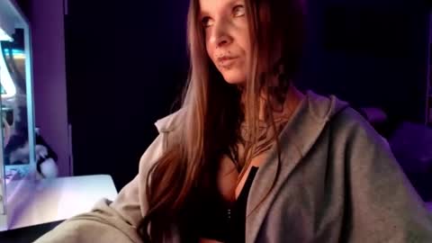 Snapshot of inesdesire chatting on January 6, 7:31 am InesDesire online show from January 6, 7:31 am