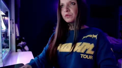 Snapshot of inesdesire chatting on January 7, 6:35 pm InesDesire online show from January 7, 6:35 pm