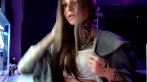 Snapshot of inesdesire chatting on January 15, 4:11 pm InesDesire online show from January 15, 4:11 pm