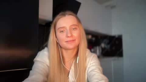 iniva05 online show from April 18, 1:48 pm