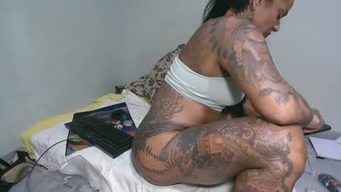 Snapshot of ink_bella chatting on November 30, 8:24 pm ink bella online show from November 30, 8:24 pm