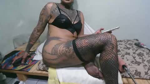 Snapshot of ink_bella chatting on February 24, 8:40 pm ink bella online show from February 24, 8:40 pm