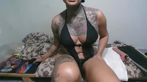 Snapshot of ink_bella chatting on April 9, 10:48 pm ink bella online show from April 9, 10:48 pm