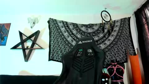 Dani  online show from November 7, 3:45 pm