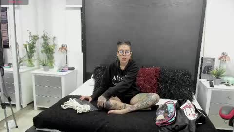 inkedsinners_ online show from June 17, 11:12 am