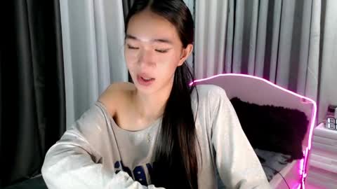 Reign online show from April 13, 9:20 pm