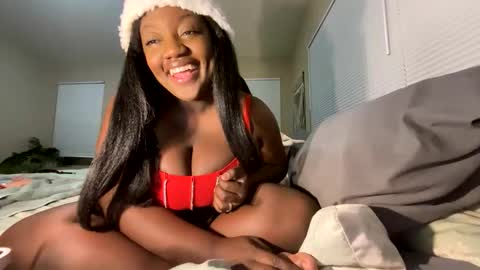 Snapshot of innocentfreaklola chatting on December 15, 2:16 am Lola online show from December 15, 2:16 am