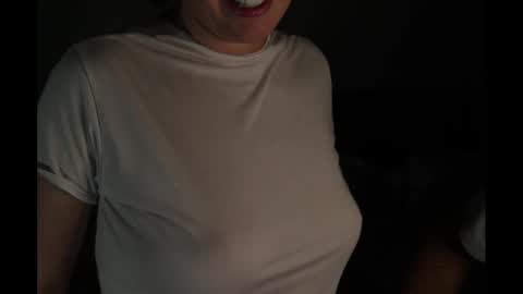 Snapshot of innocentisla chatting on January 23, 6:28 am innocentisla online show from January 23, 6:28 am