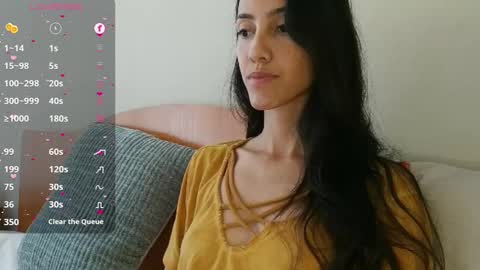 Snapshot of innocentlatiina chatting on December 8, 10:03 pm Laroa online show from December 8, 10:03 pm