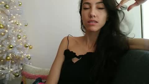 Snapshot of innocentlatiina chatting on December 15, 5:10 pm Laroa online show from December 15, 5:10 pm