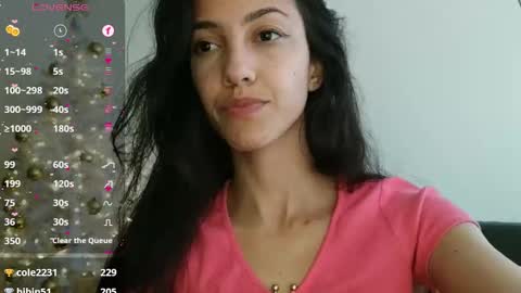 Snapshot of innocentlatiina chatting on December 27, 11:21 pm Laroa online show from December 27, 11:21 pm