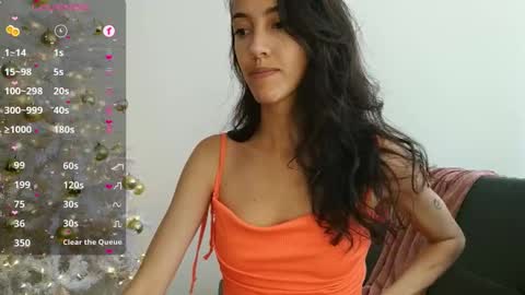 Snapshot of innocentlatiina chatting on January 3, 6:46 pm Laroa online show from January 3, 6:46 pm