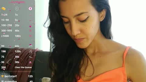 Snapshot of innocentlatiina chatting on January 3, 9:57 pm Laroa online show from January 3, 9:57 pm